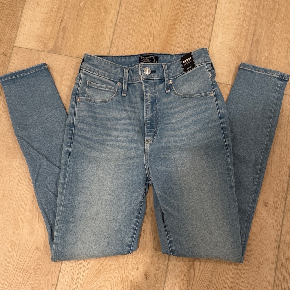 NWT Abercrombie & Fitch Light Blue Women's High Rise Curve Skinny Jeans 25 Short